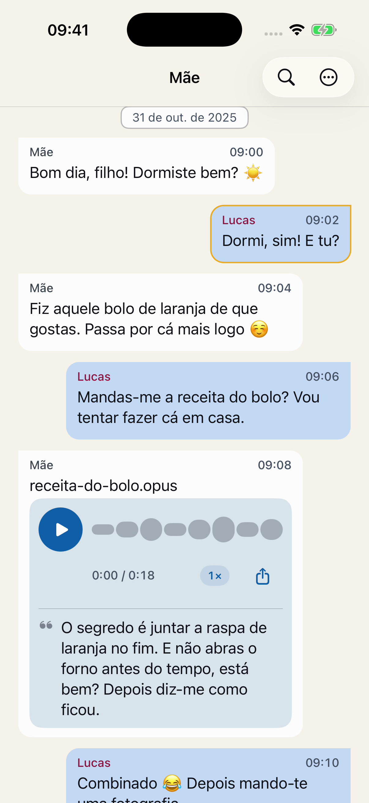 Conversa fictícia com a Mãe no Chat Archive: um bom dia, uma receita de bolo de laranja e uma mensagem de voz.