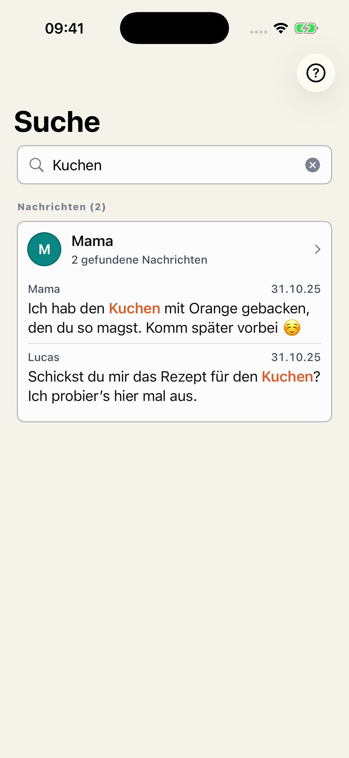 Suche nach Kuchen in Chat Archive mit hervorgehobenem Suchwort in zwei Ergebnissen einer erfundenen Unterhaltung zwischen Mama und Lucas, jeweils mit Name und Datum.