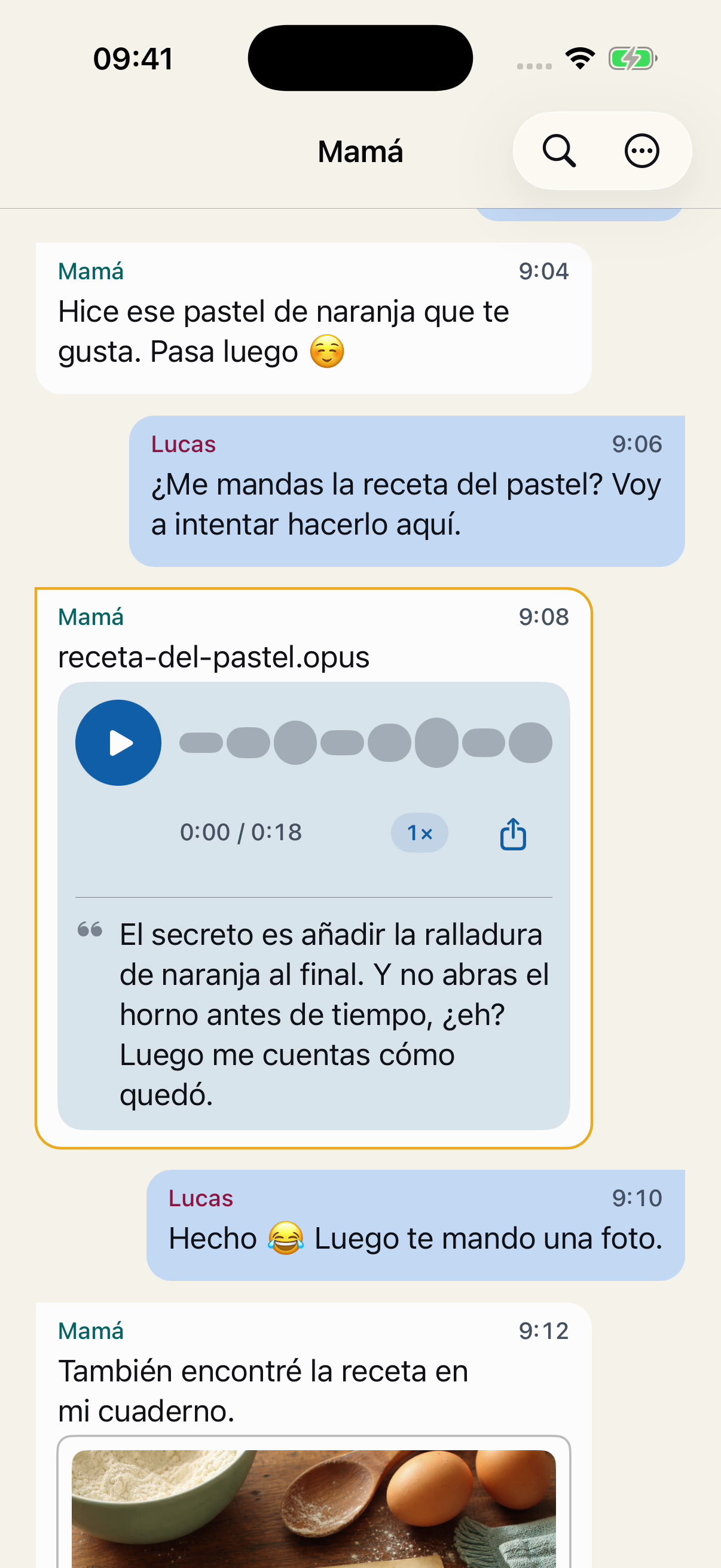 Mensajes ficticios en orden en Chat Archive: Lucas pide la receta, Mamá envía un audio y él responde que mandará una foto del pastel.