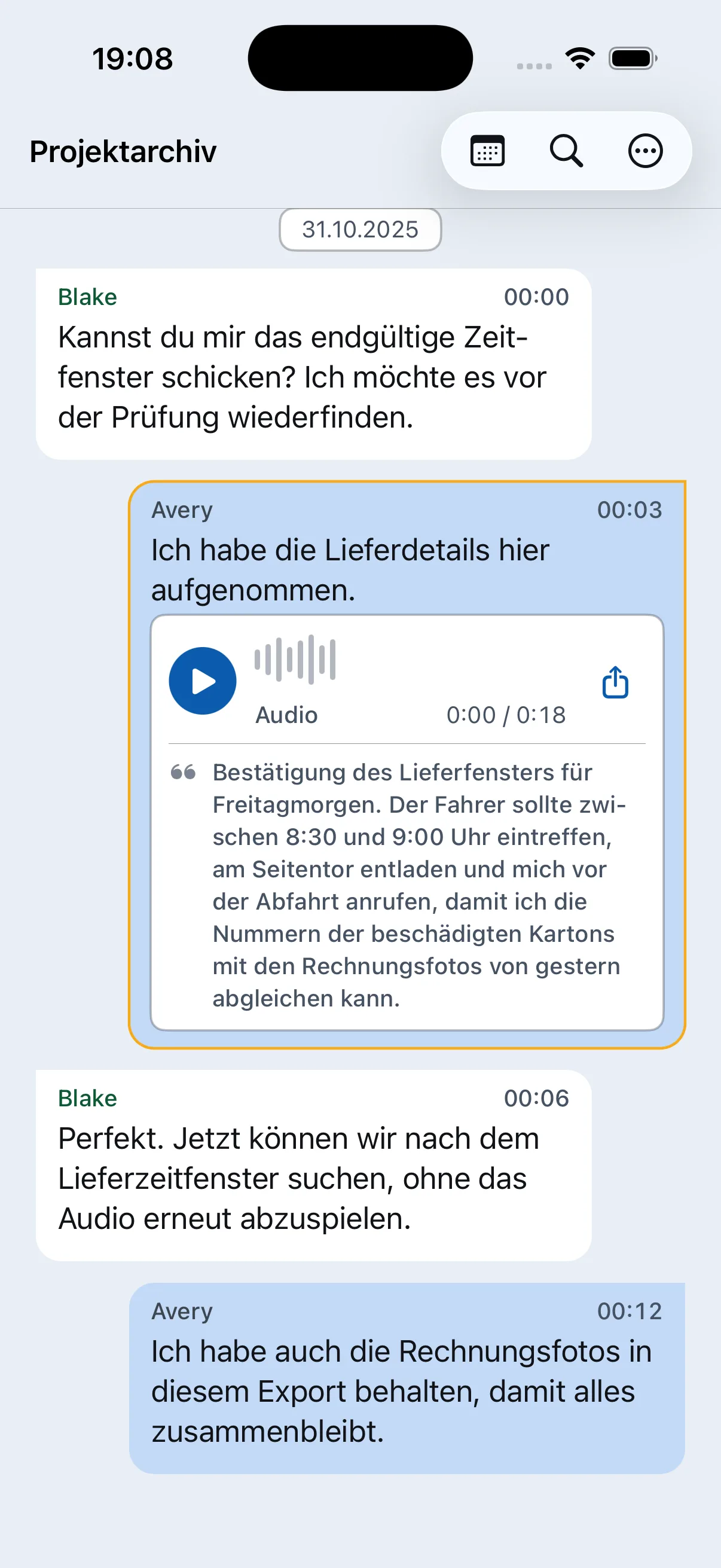 Chat Archive zeigt das Transkript einer Sprachnachricht zum Lieferzeitfenster in einer Projektunterhaltung